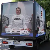 Cum să optimizezi campaniile de publicitate cu ecrane LED mobile