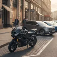 Protejați-vă motocicleta: parcarea în aer liber și condițiile meteo
