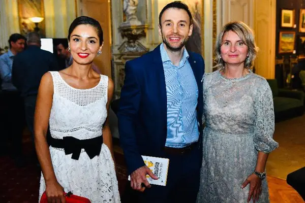 Vanessa Youness și revoluția sănătății personale: pachetul EXILLIS - un pas spre echilibrul și vitalitatea durabilă