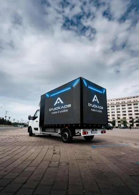 Cum publicitatea luminoasă outdoor poate revoluționa vizibilitatea brandului tău